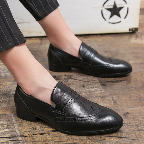 Men's Leather Retro Carved Pointed Casual Shoes