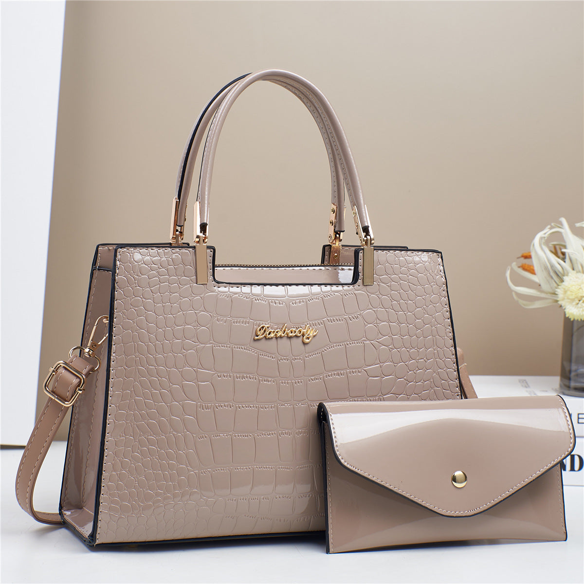 Women's Large Capacity Texted Leather HandBag