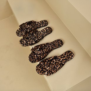 Women's Flat-bottomed Versatile Simple Slippers