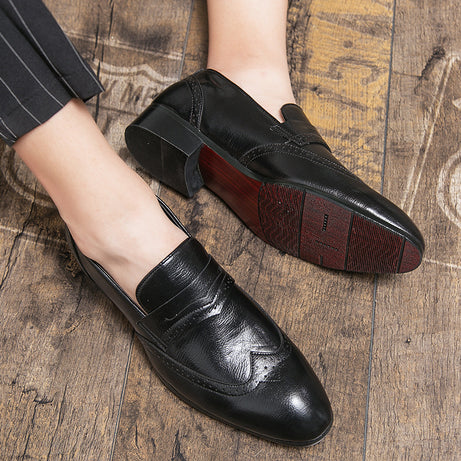 Men's Leather Retro Carved Pointed Casual Shoes