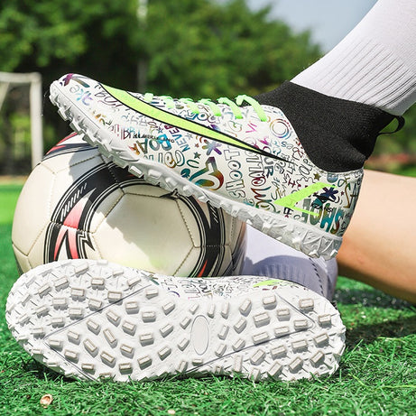 Men's Football Breathable Short Nails Shoes