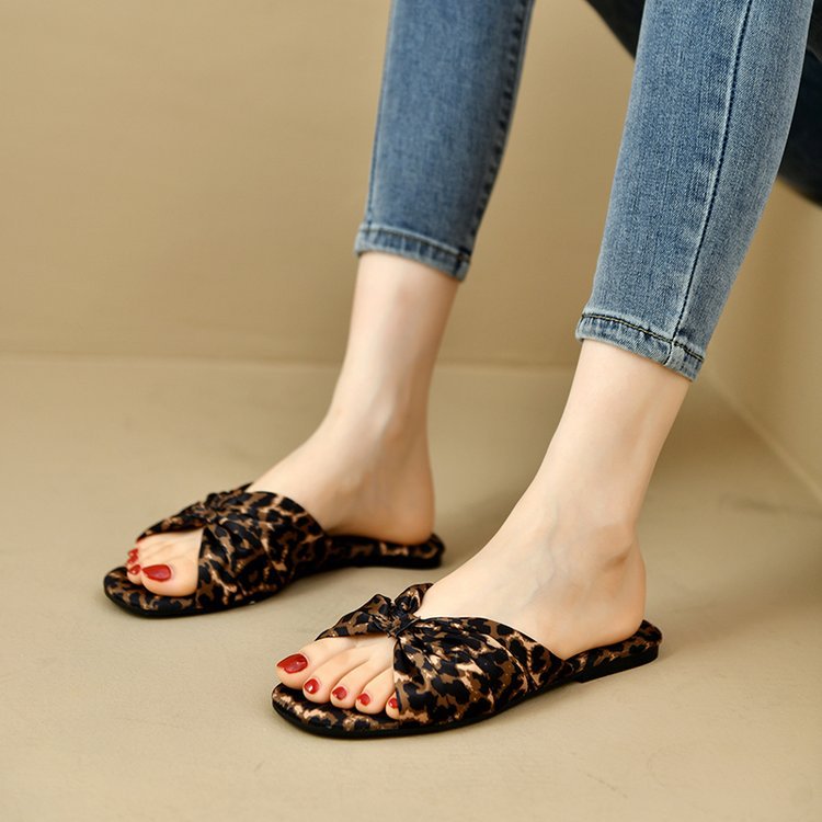 Women's  Flat-bottomed Versatile Simple Slippers