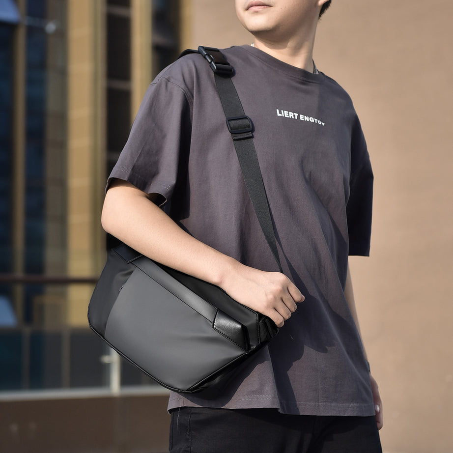 Men's Fashionable Messenger Backpack