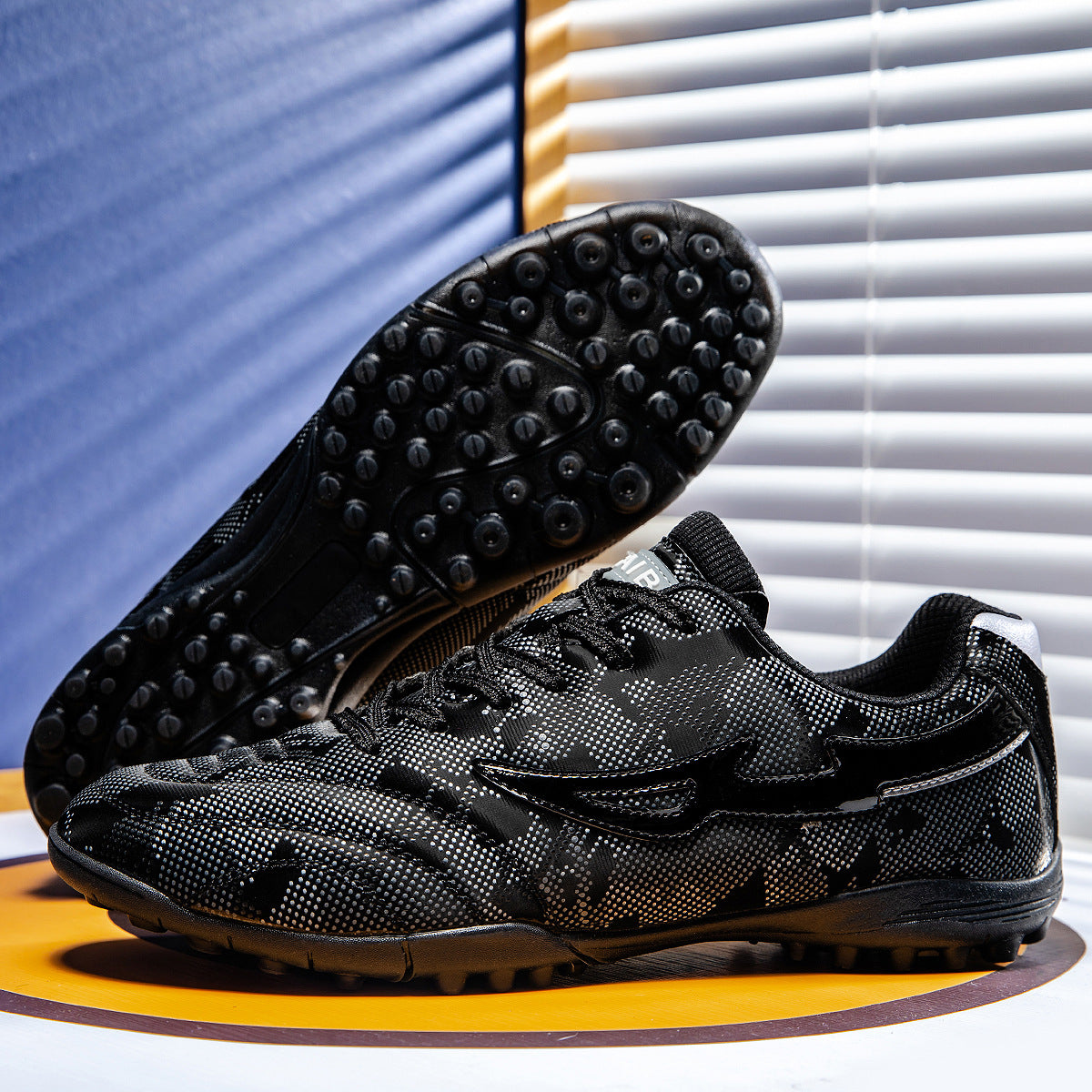 Men's Football Breathable Broken Nails Shoes