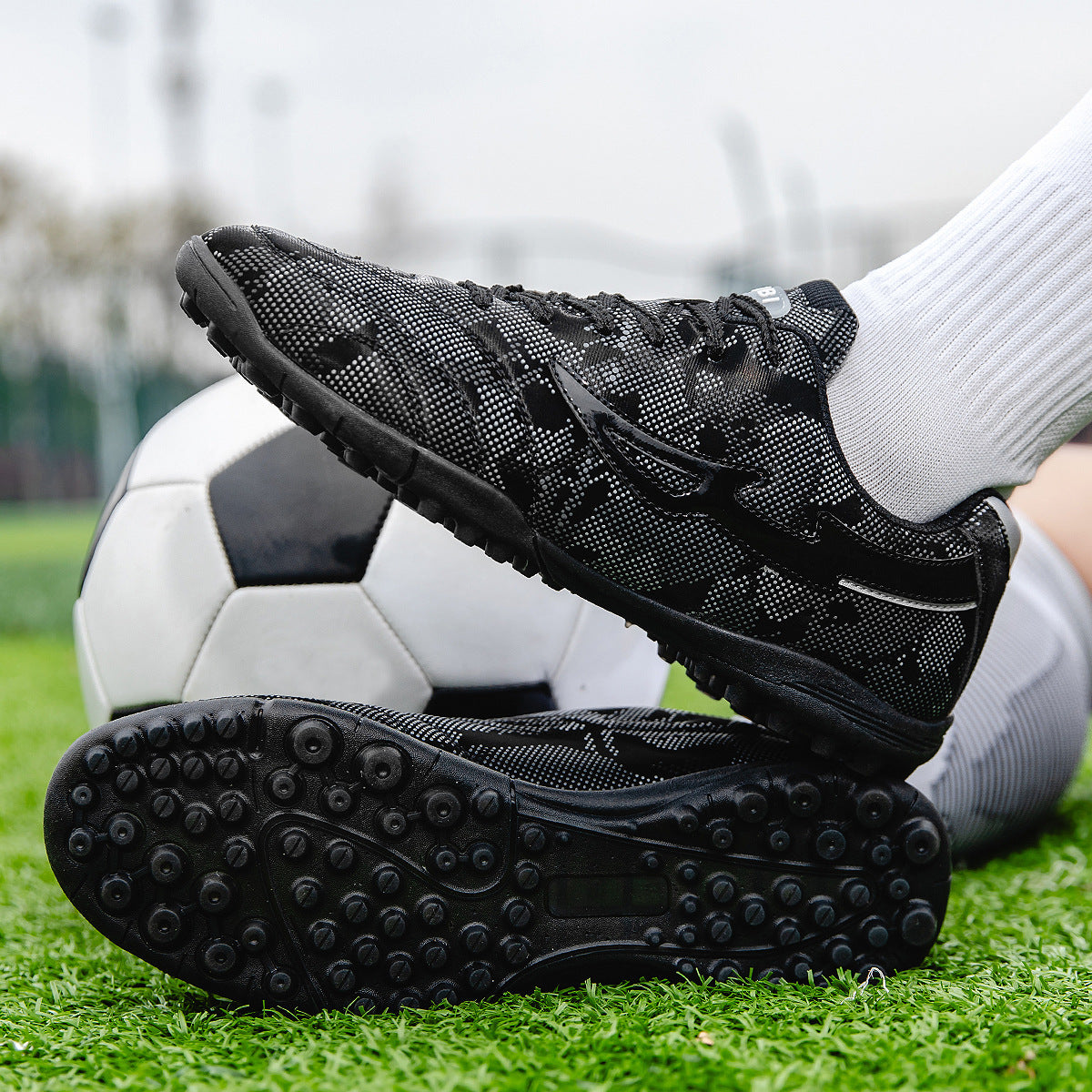 Men's Football Breathable Broken Nails Shoes