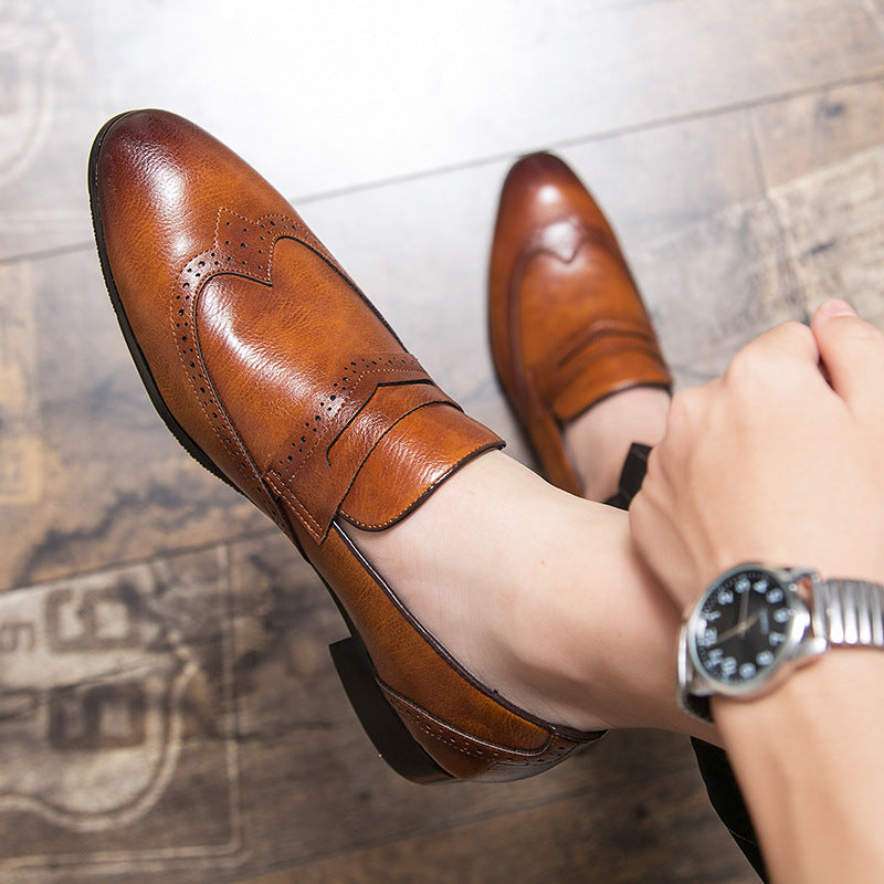 Men's Leather Retro Carved Pointed Casual Shoes