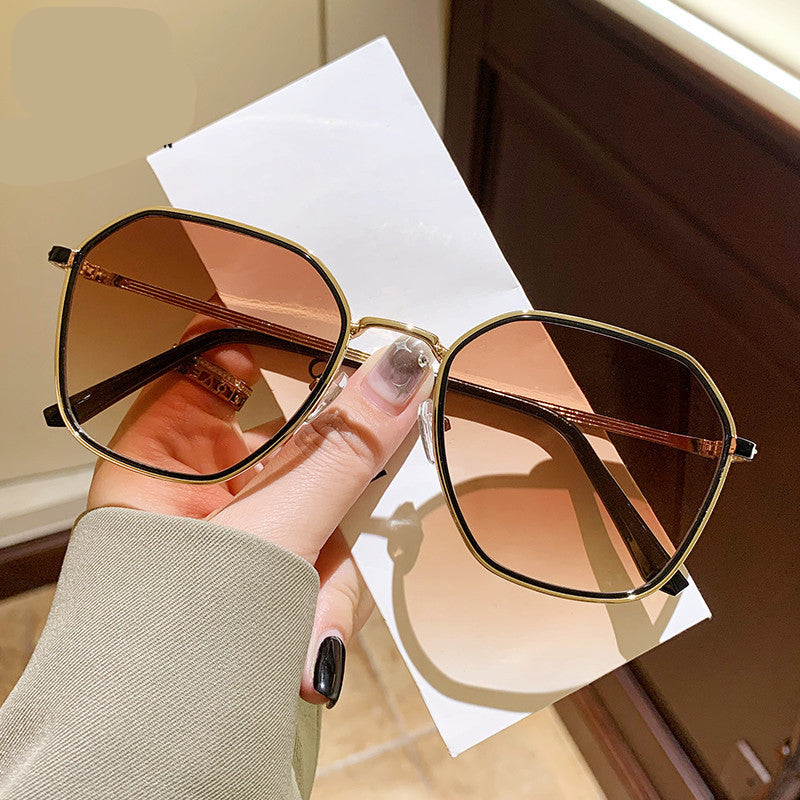 Women's Metal Artifact UV Protection Fashion Sunglasses