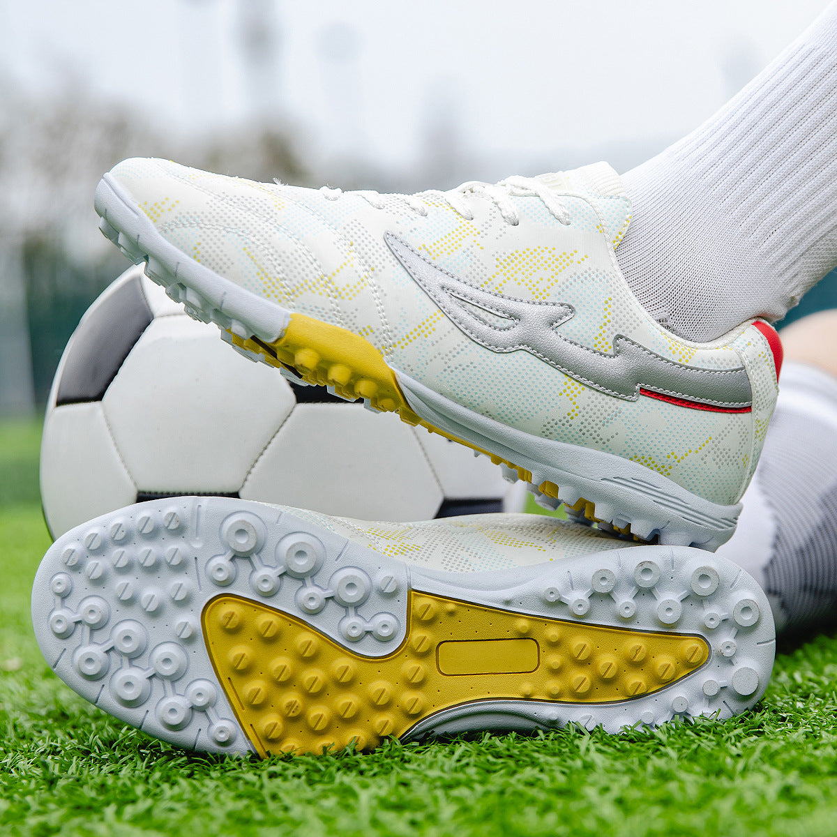 Men's Football Breathable Broken Nails Shoes