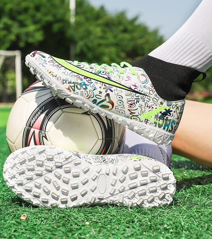 Men's Football Breathable Short Nails Shoes
