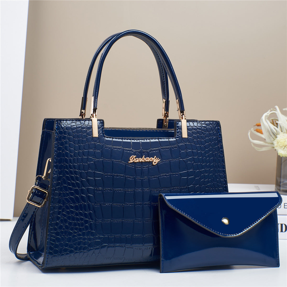 Women's Large Capacity Texted Leather HandBag