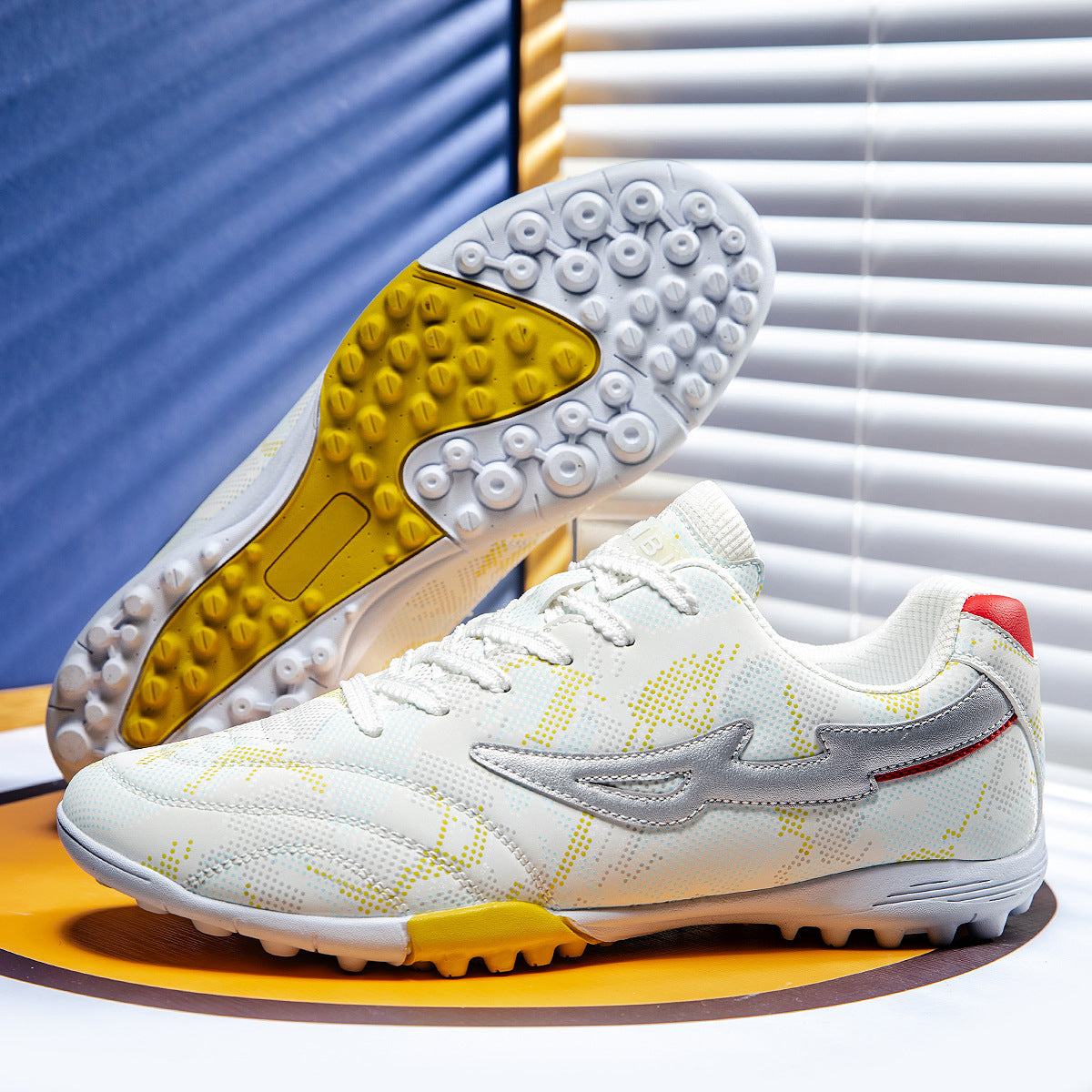 Men's Football Breathable Broken Nails Shoes