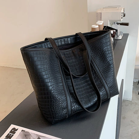 Women's Leather Large Capacity Trendy Shoulder Bag | Trendy & Classic Fashion Bag